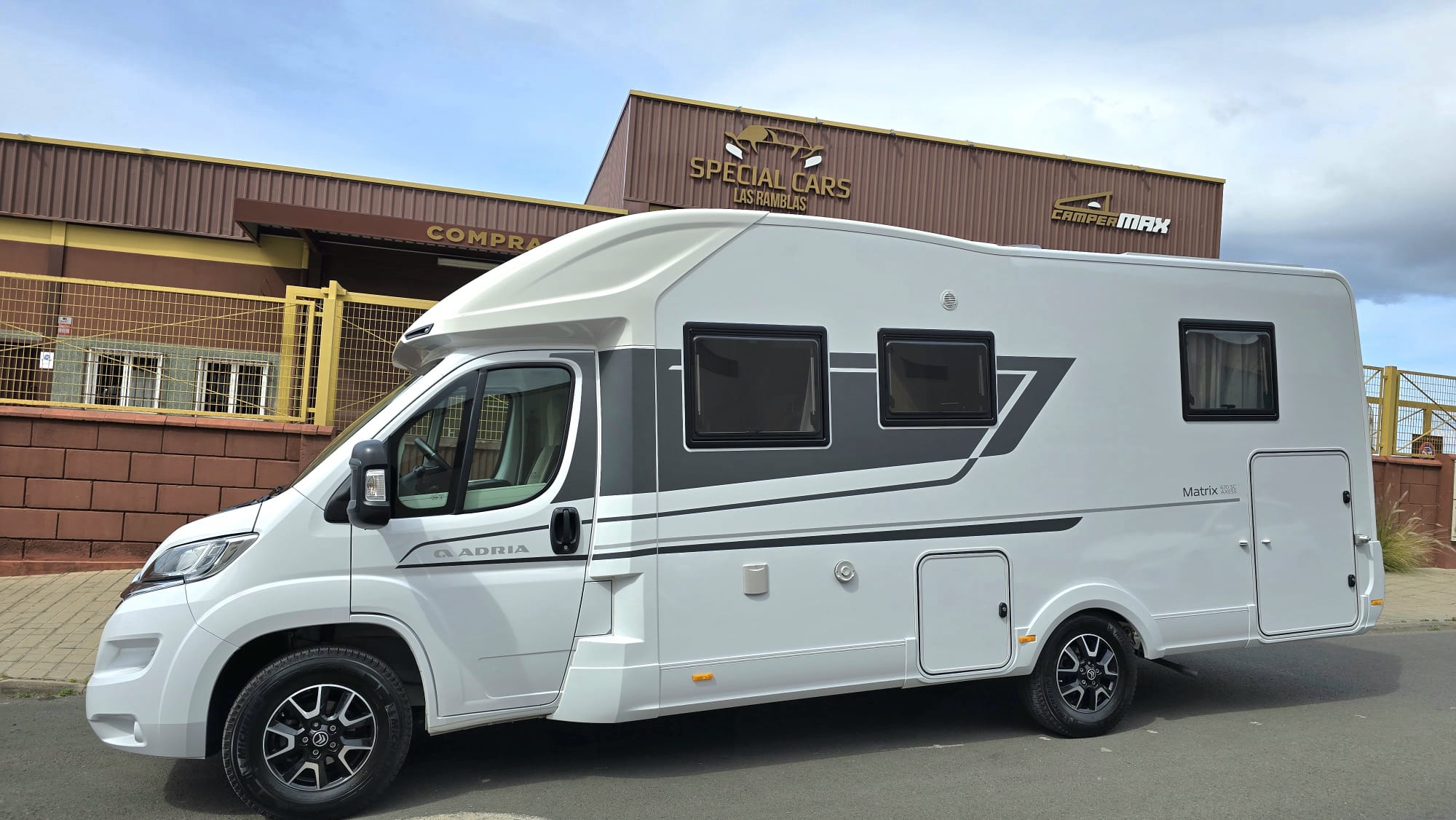ADRIA MATRIX 670SC AXESS 165CV